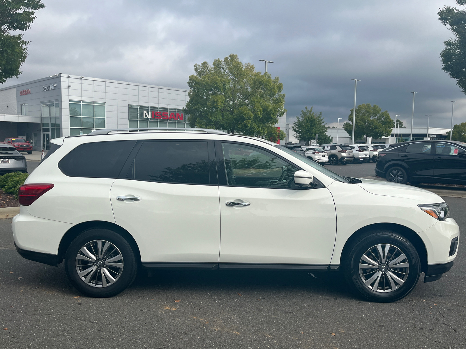 2020 Nissan Pathfinder SL 11