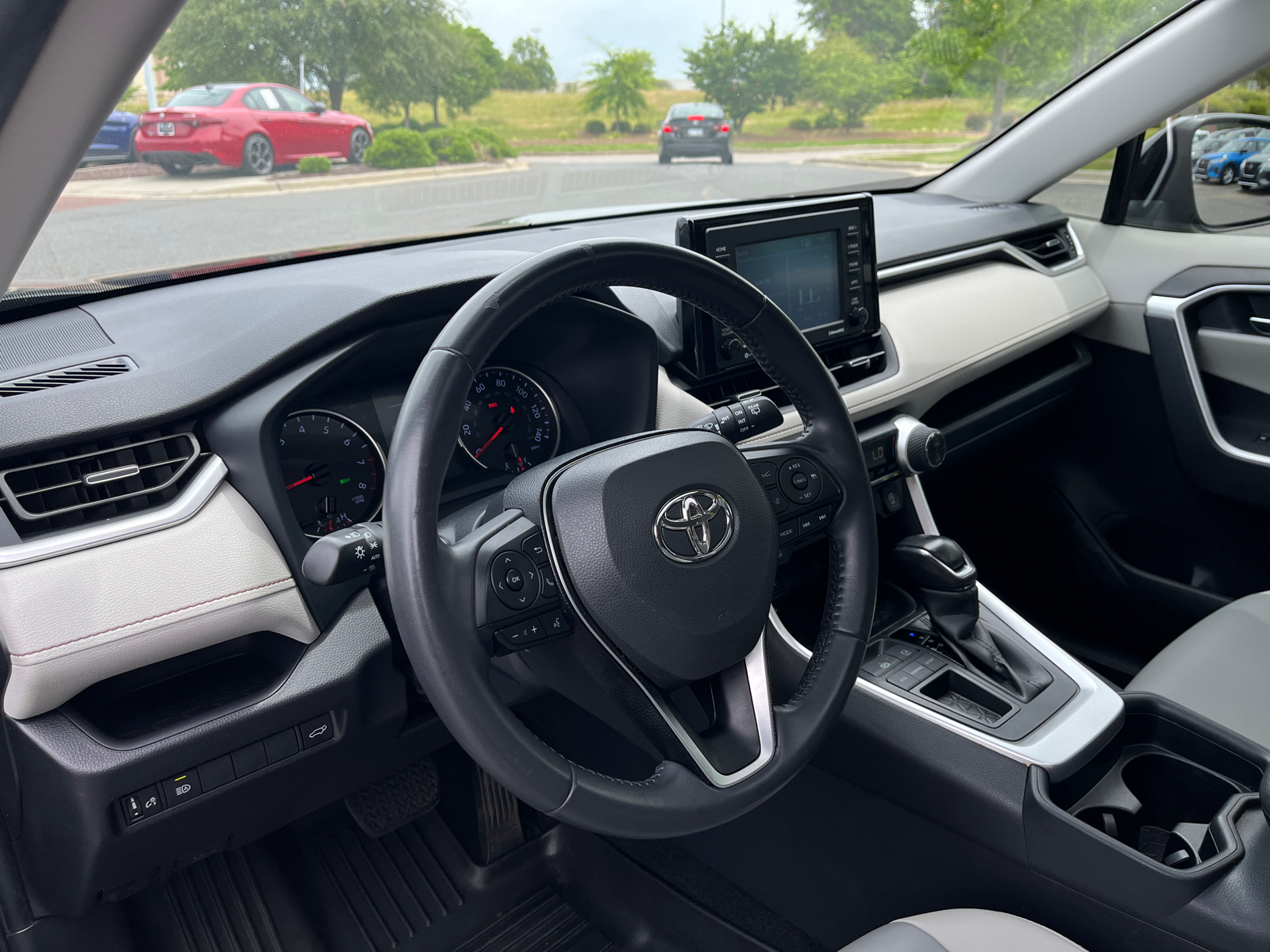 2020 Toyota RAV4 XLE Premium 17