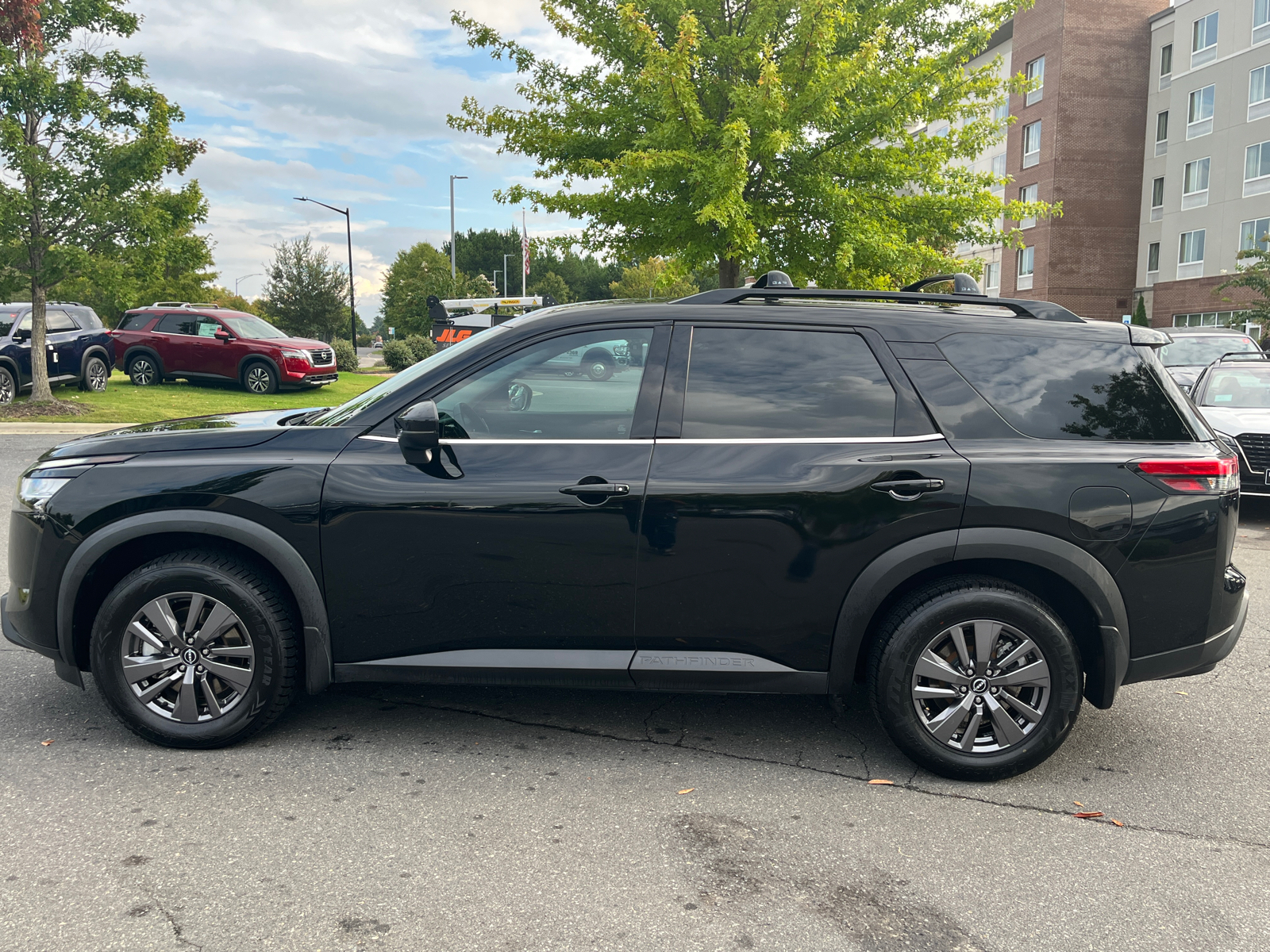 2022 Nissan Pathfinder SV 5