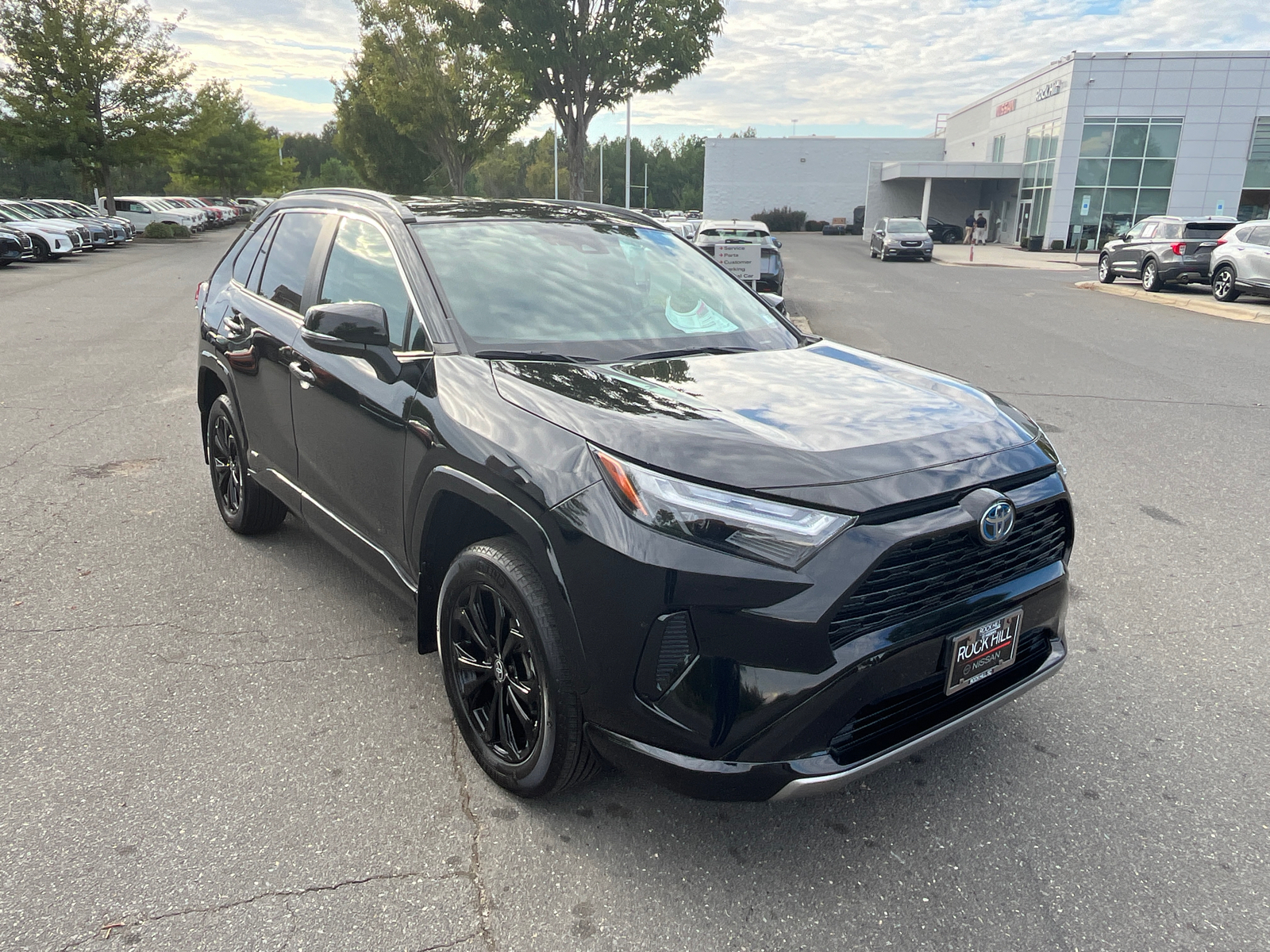 2022 Toyota RAV4 Hybrid SE 1