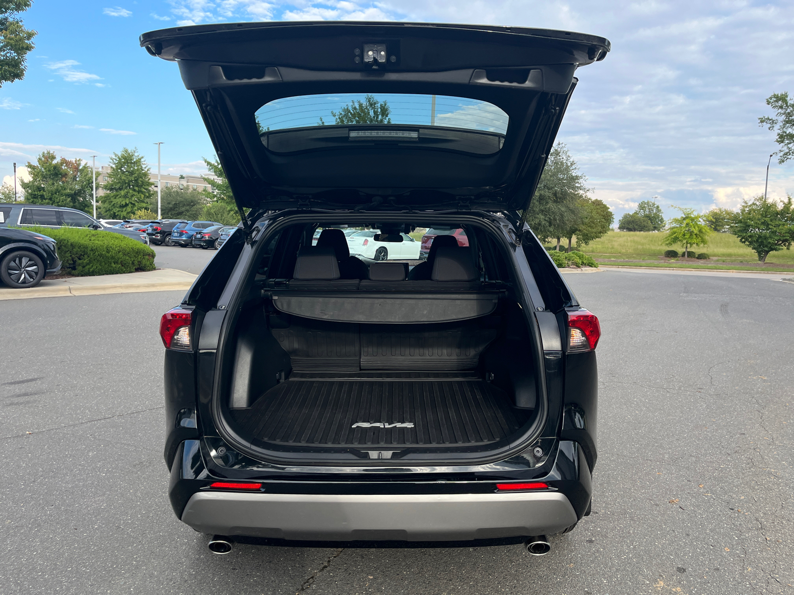 2022 Toyota RAV4 Hybrid SE 36