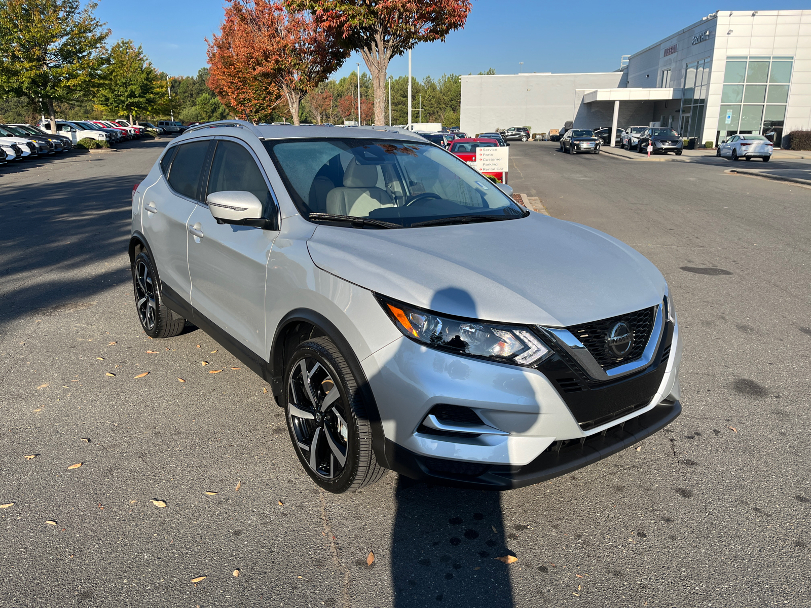 2022 Nissan Rogue Sport SL 1