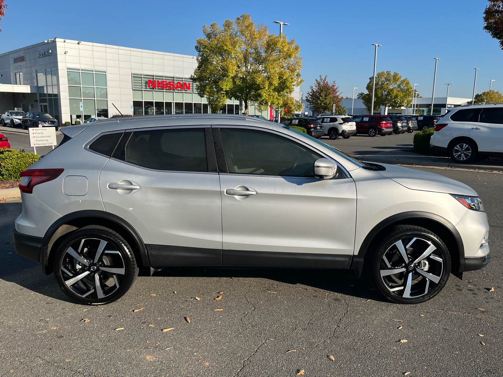 2022 Nissan Rogue Sport SL 11