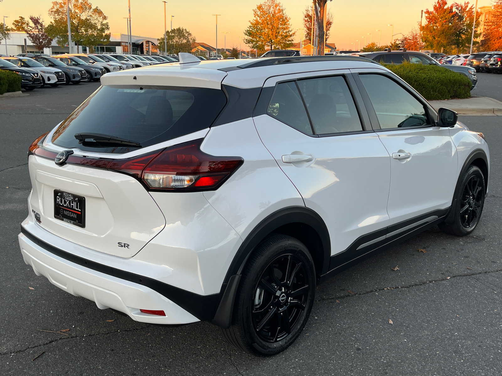 2023 Nissan Kicks SR 10