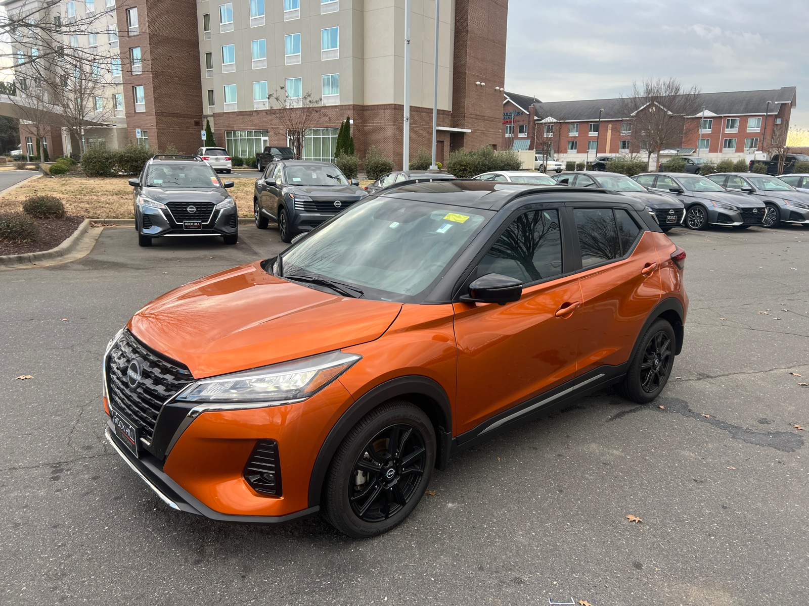 2023 Nissan Kicks SR 4