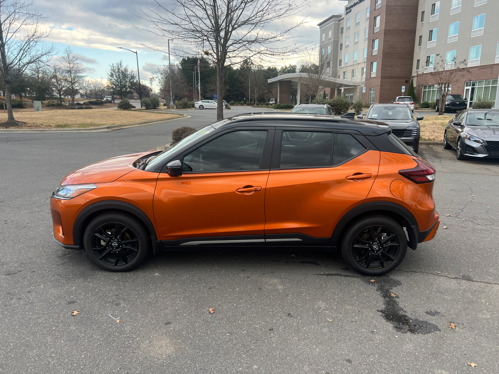 2023 Nissan Kicks SR 5