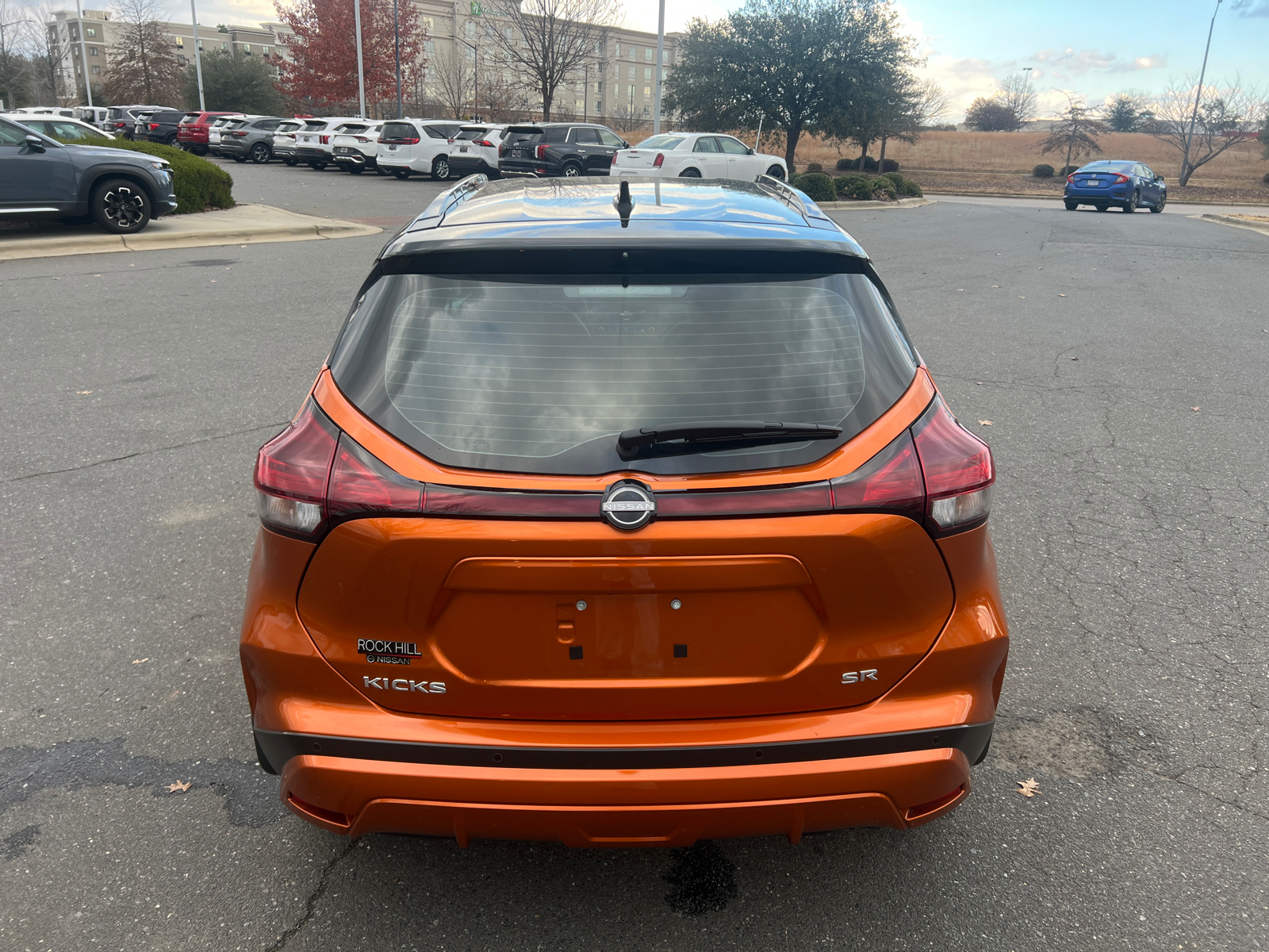 2023 Nissan Kicks SR 8