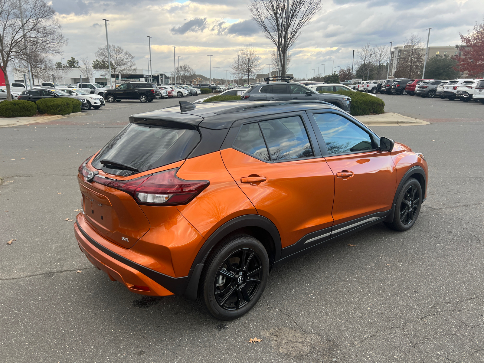 2023 Nissan Kicks SR 10