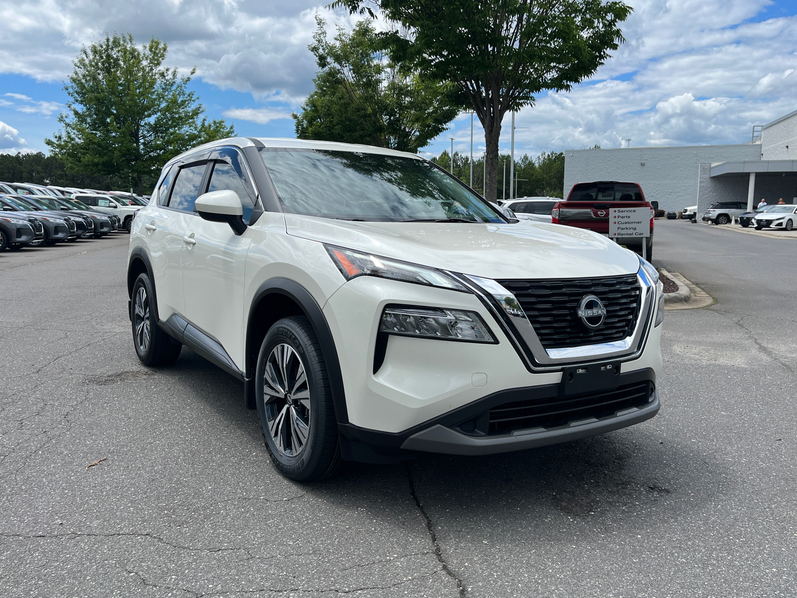 2023 Nissan Rogue SV 1