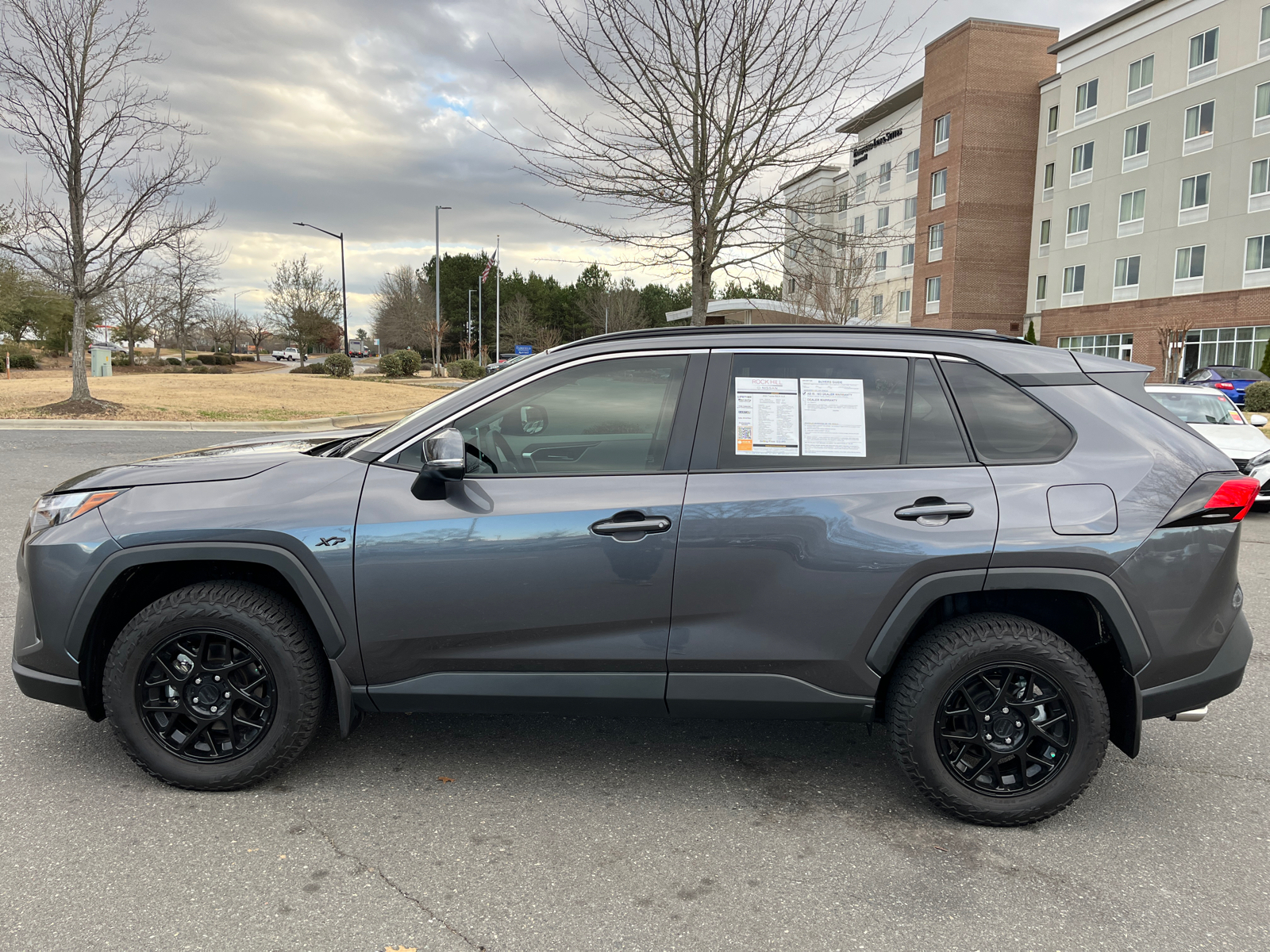 2024 Toyota RAV4 XLE 5