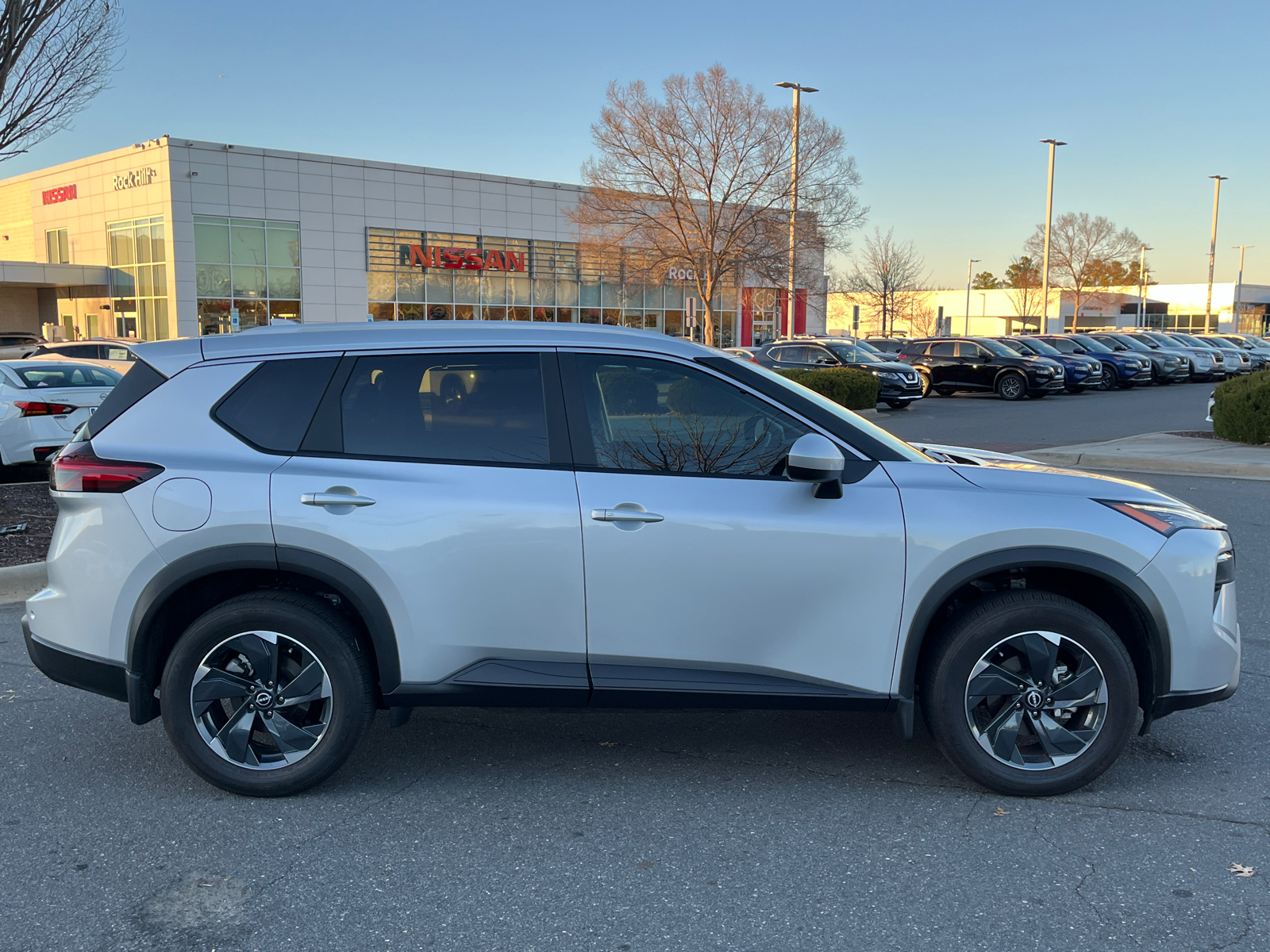 2024 Nissan Rogue SV 11