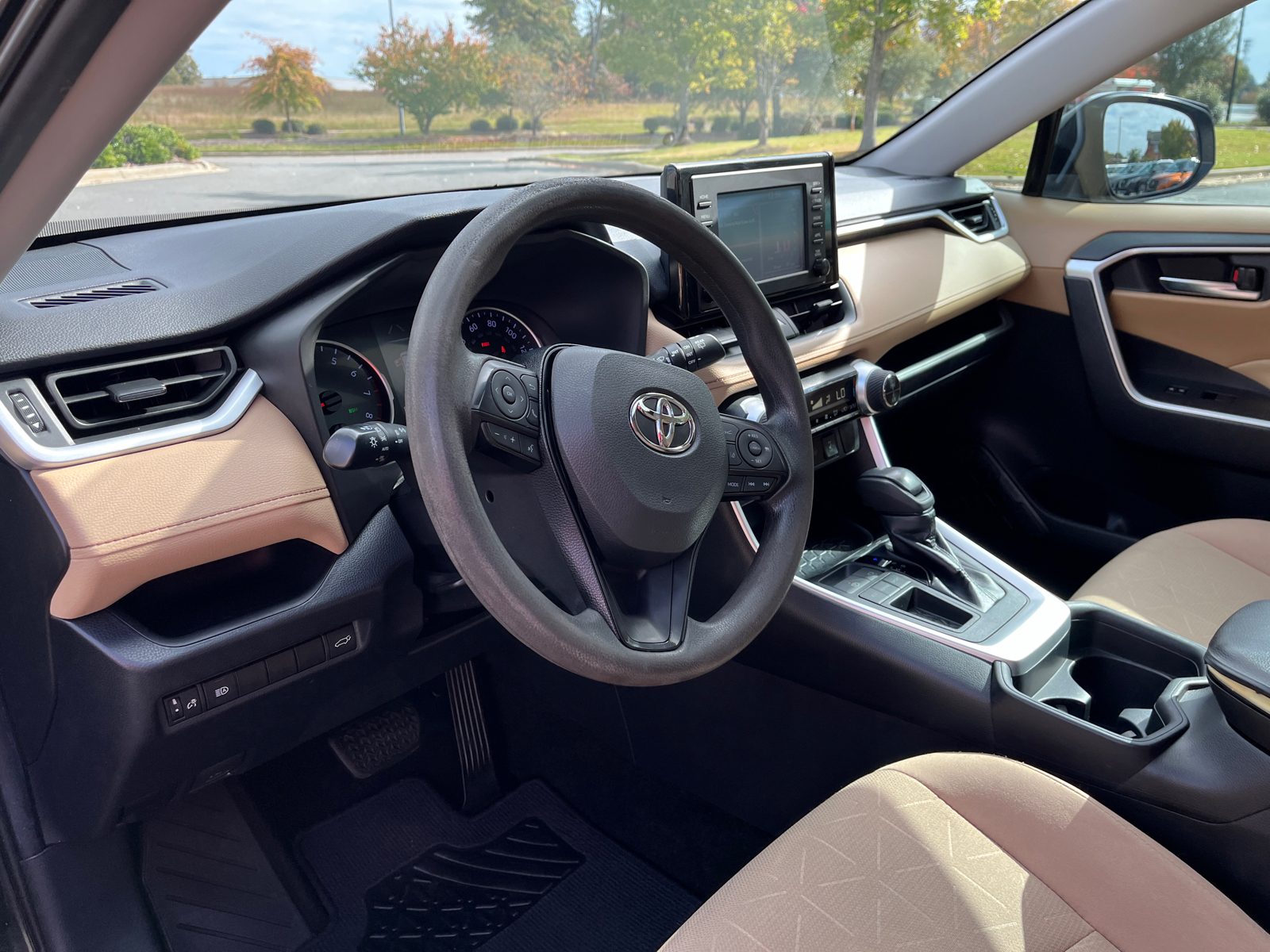 2019 Toyota RAV4 XLE 18