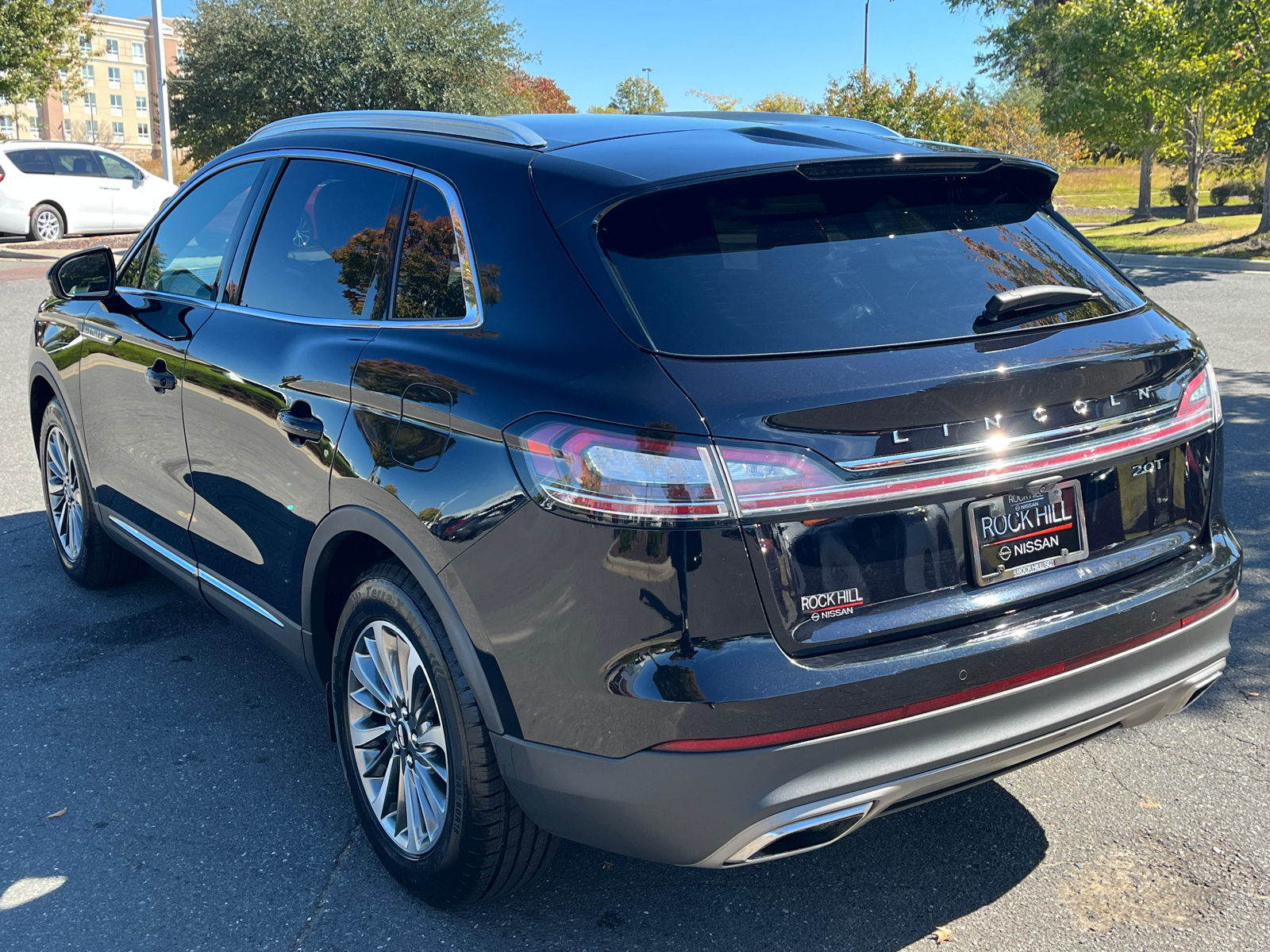 2020 Lincoln Nautilus Standard 7