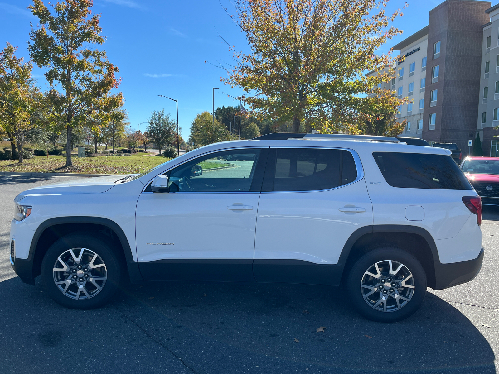 2023 GMC Acadia SLT 5