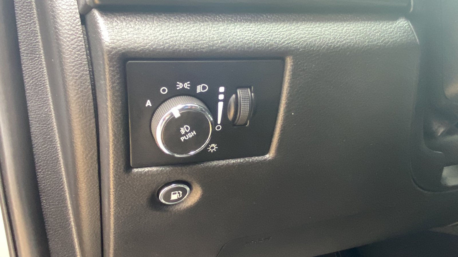 2019 Jeep Grand Cherokee Altitude 18