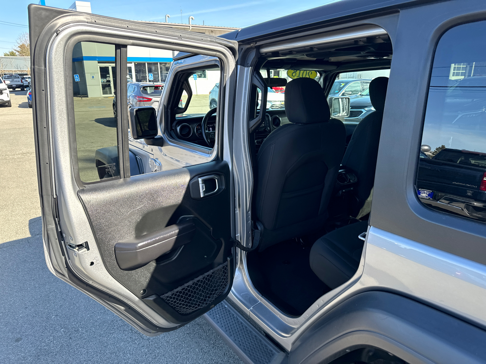 2018 Jeep Wrangler Unlimited Sport S 29