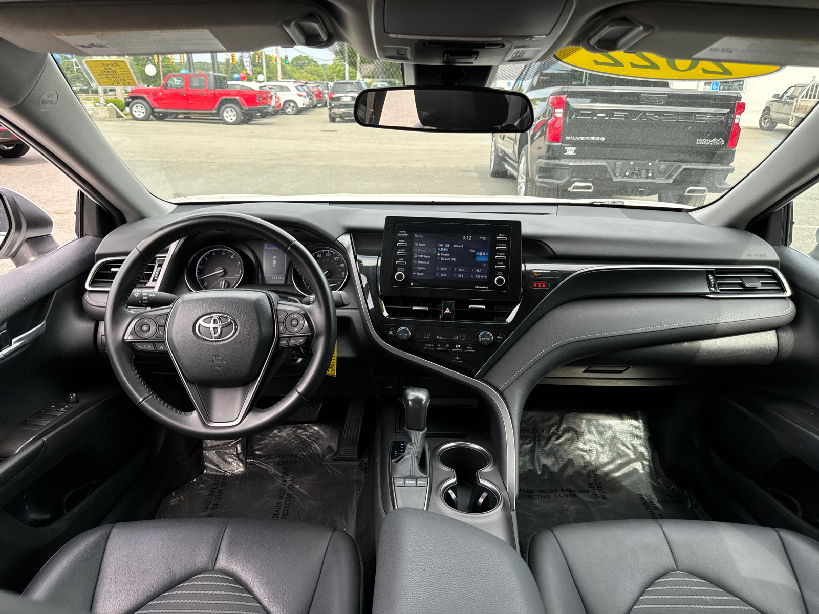 2022 Toyota Camry SE 32