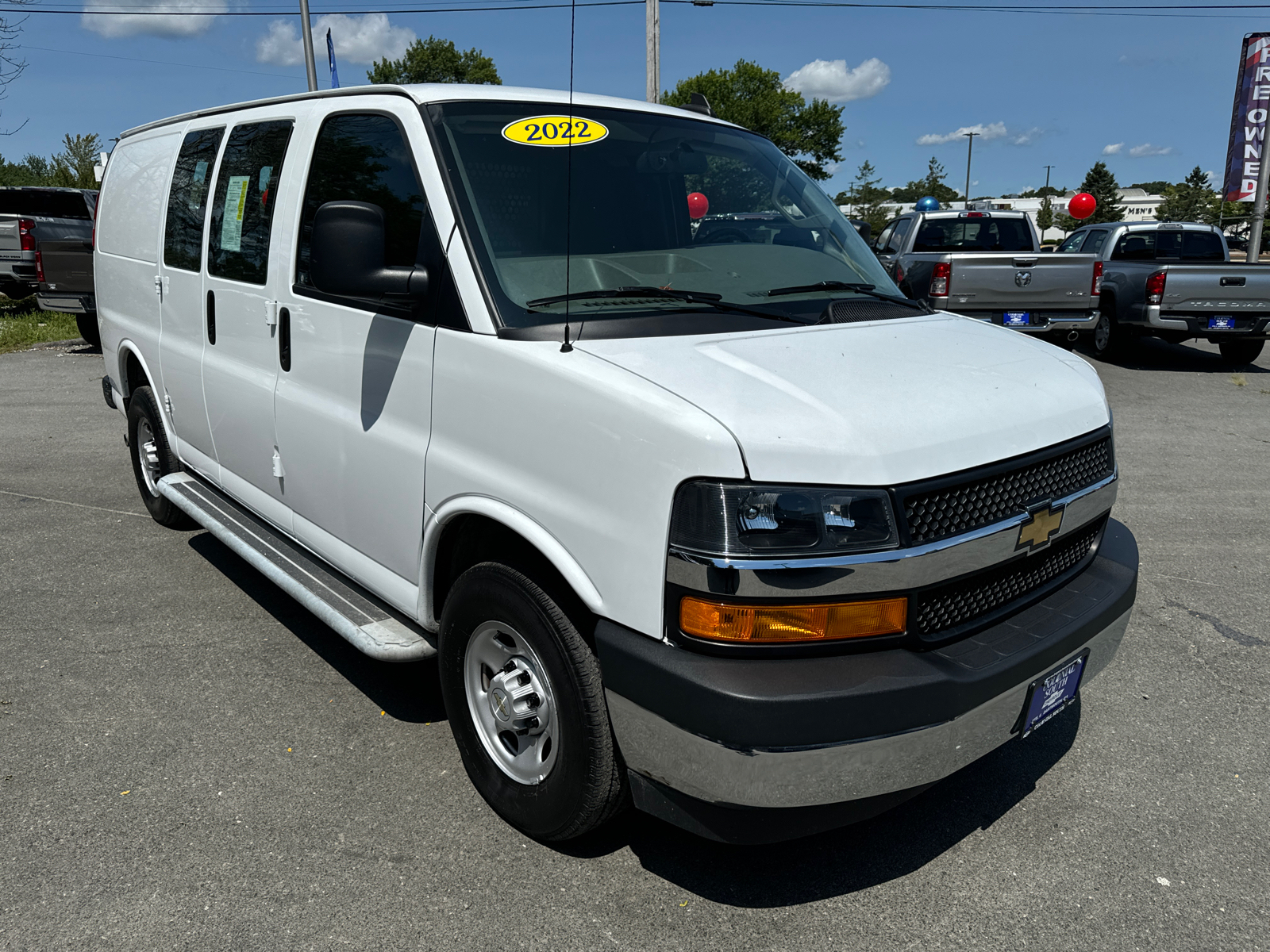 2022 Chevrolet Express 2500 8