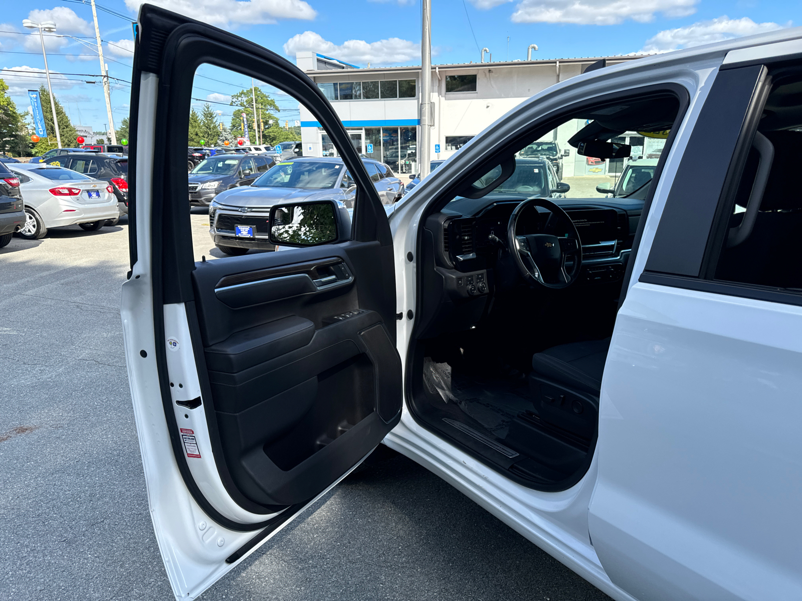 2022 Chevrolet Silverado 1500 LT 4WD Crew Cab 147 11