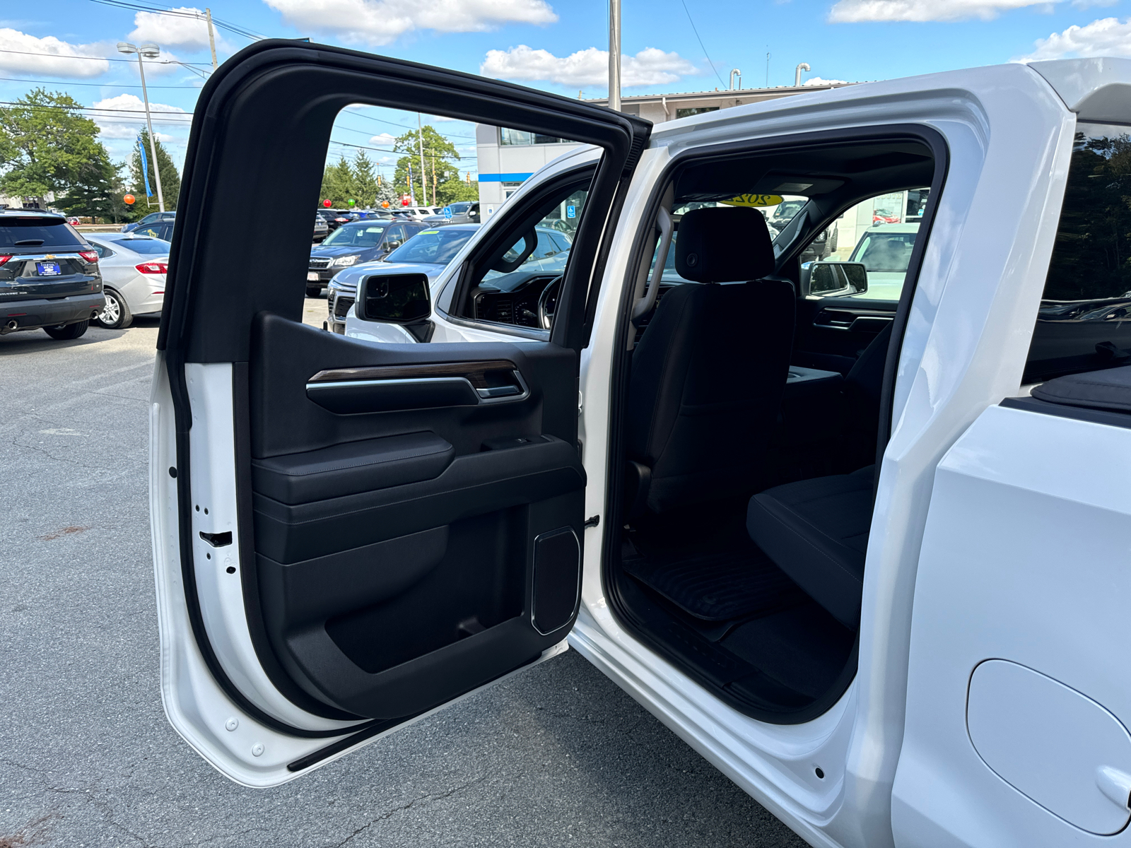 2022 Chevrolet Silverado 1500 LT 4WD Crew Cab 147 30