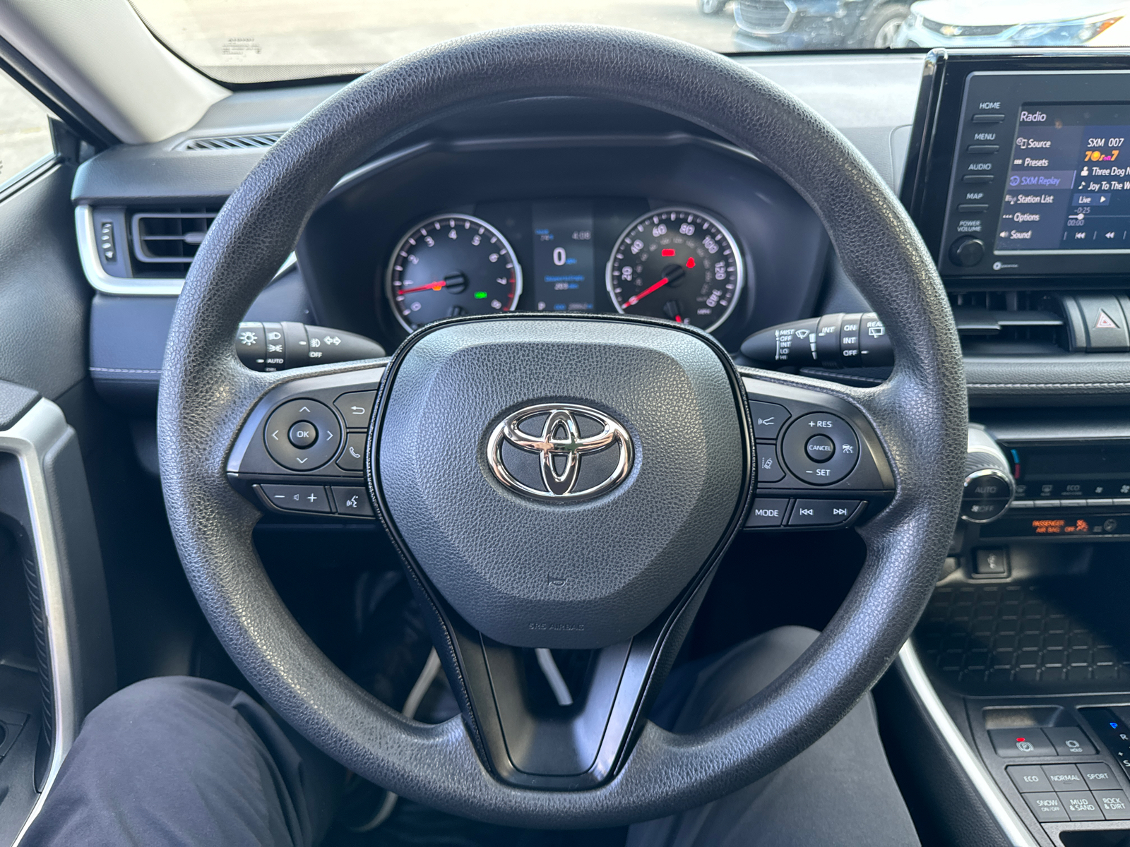 2021 Toyota RAV4 XLE 17