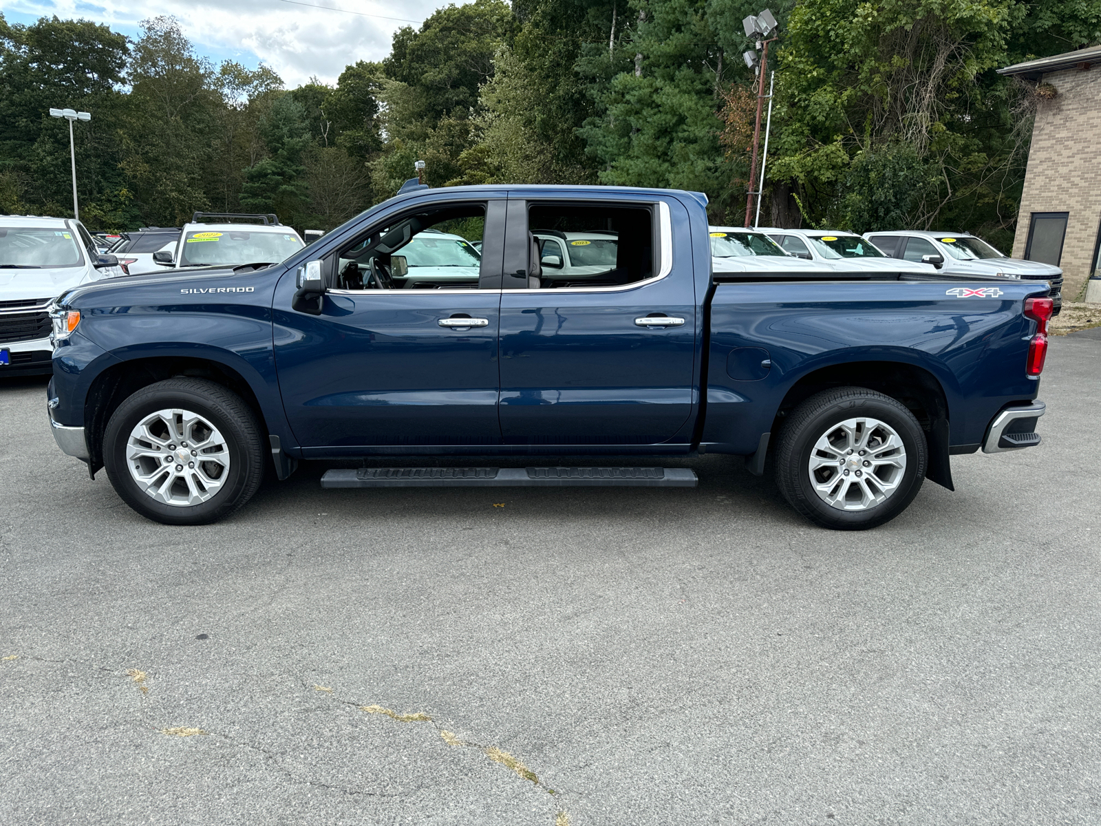 2022 Chevrolet Silverado 1500 LTZ 4WD Crew Cab 147 3