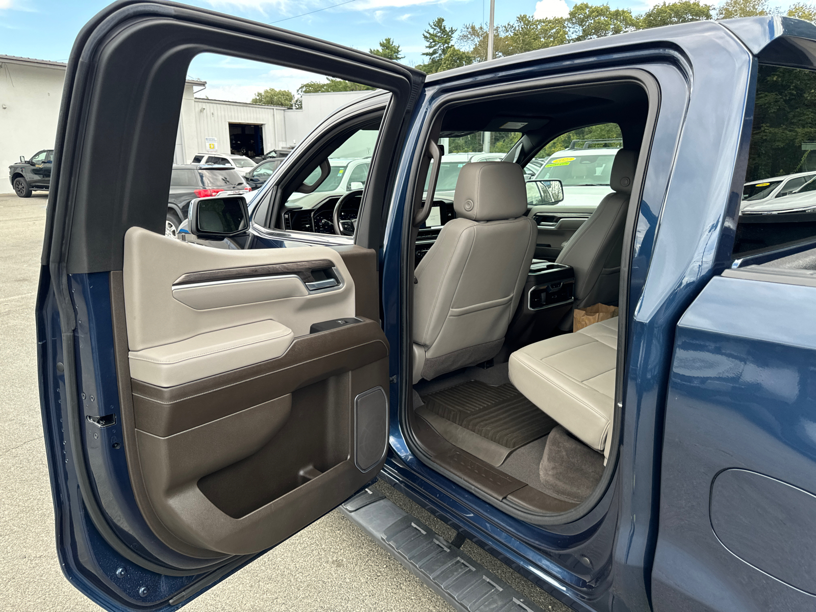 2022 Chevrolet Silverado 1500 LTZ 4WD Crew Cab 147 29