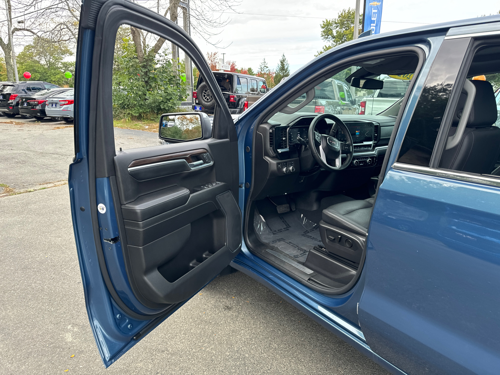 2024 GMC Sierra 1500 SLT 4WD Crew Cab 147 11