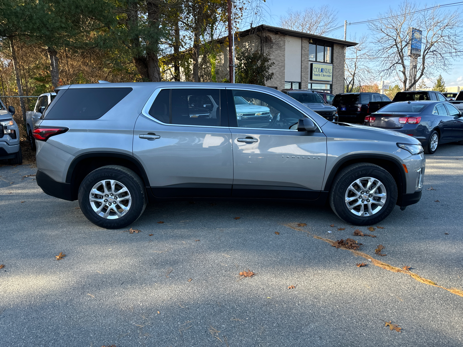 2023 Chevrolet Traverse LS 7