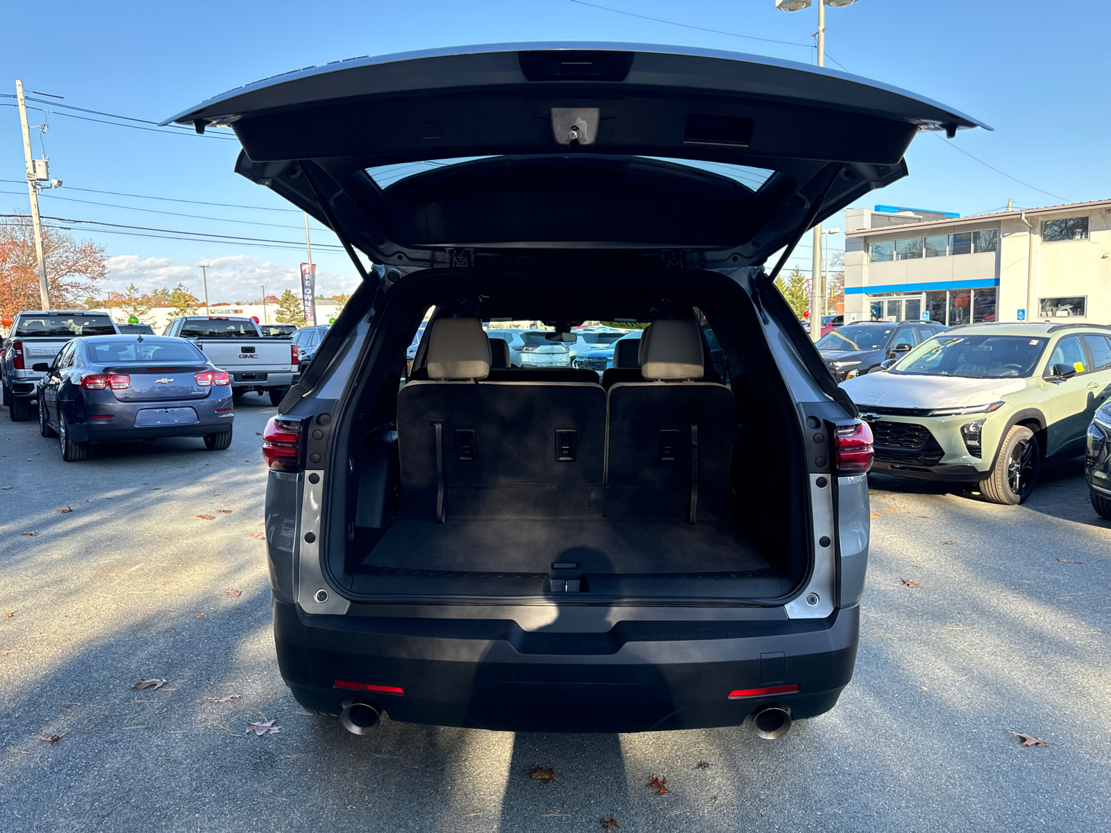 2023 Chevrolet Traverse LS 38