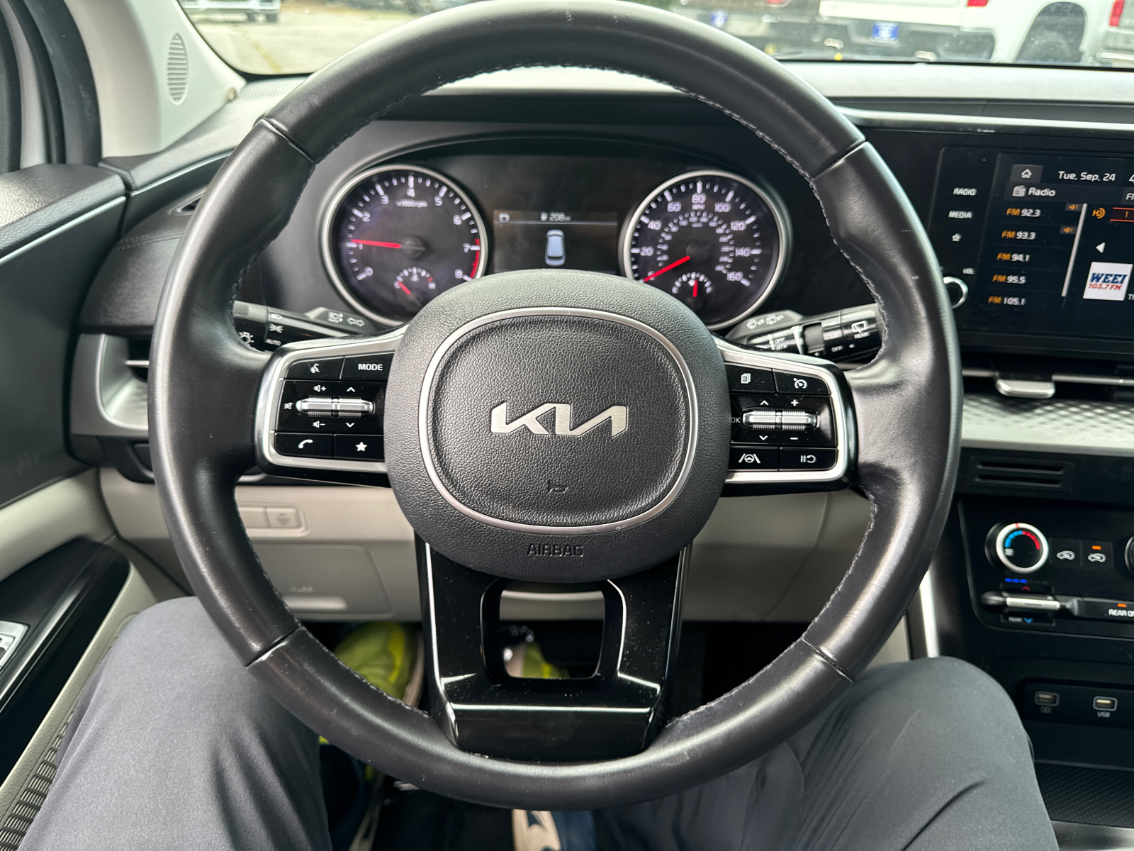 2022 Kia Carnival LX 16