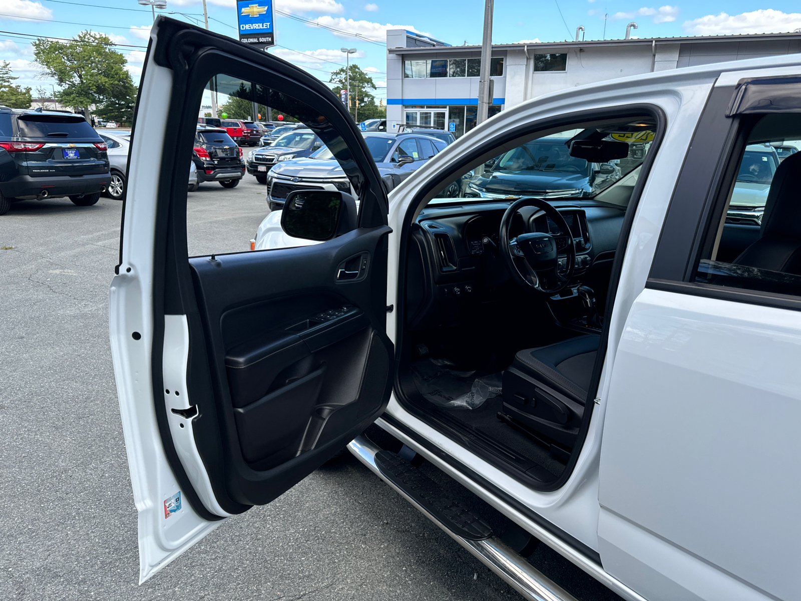 2022 GMC Canyon 4WD AT4 w/Cloth Crew Cab 128 11