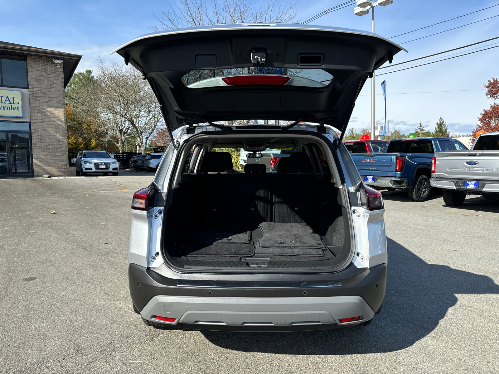 2022 Nissan Rogue SV 38