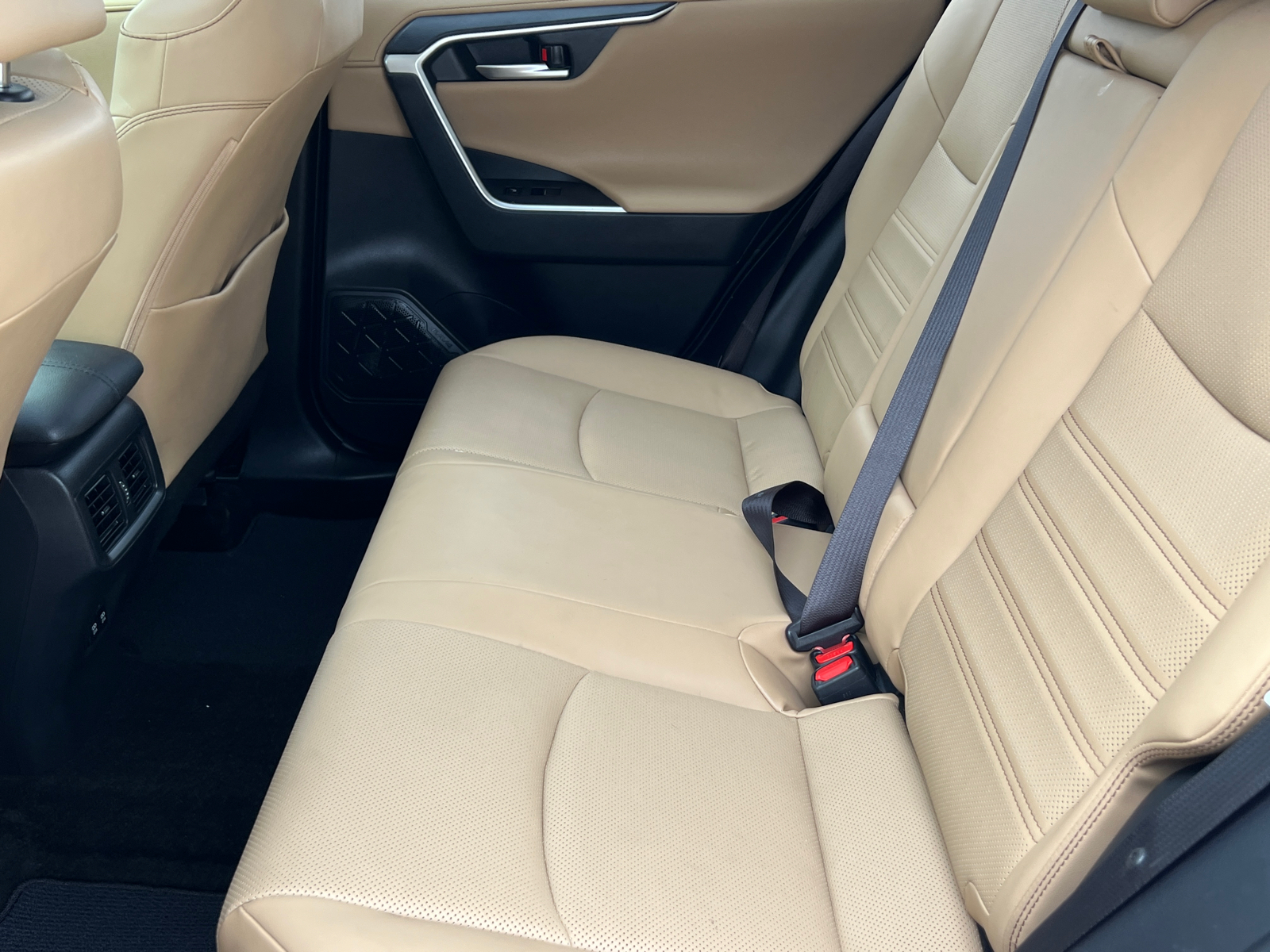 2019 Toyota RAV4 Limited 16