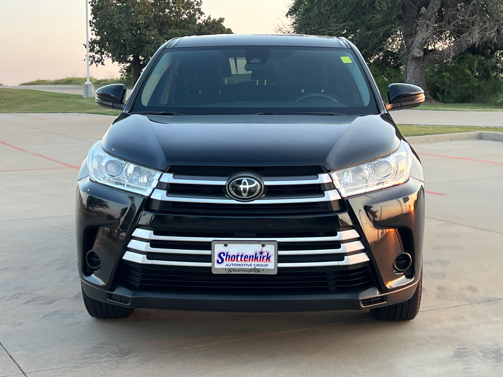 2019 Toyota Highlander LE 2