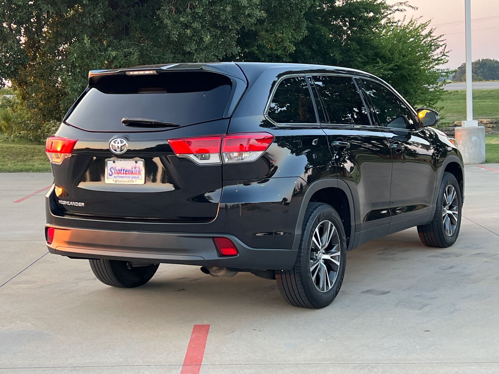 2019 Toyota Highlander LE 4