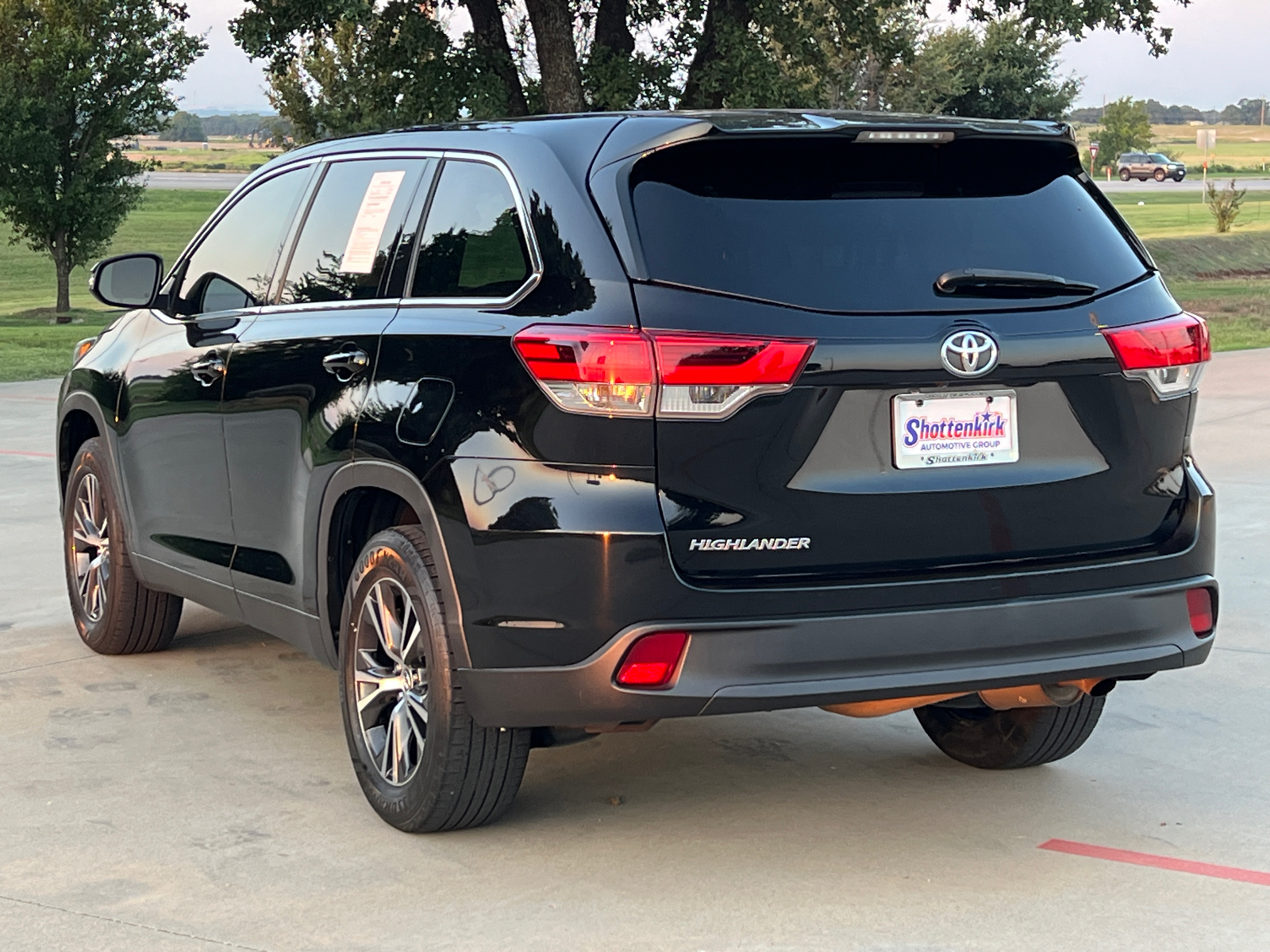 2019 Toyota Highlander LE 6