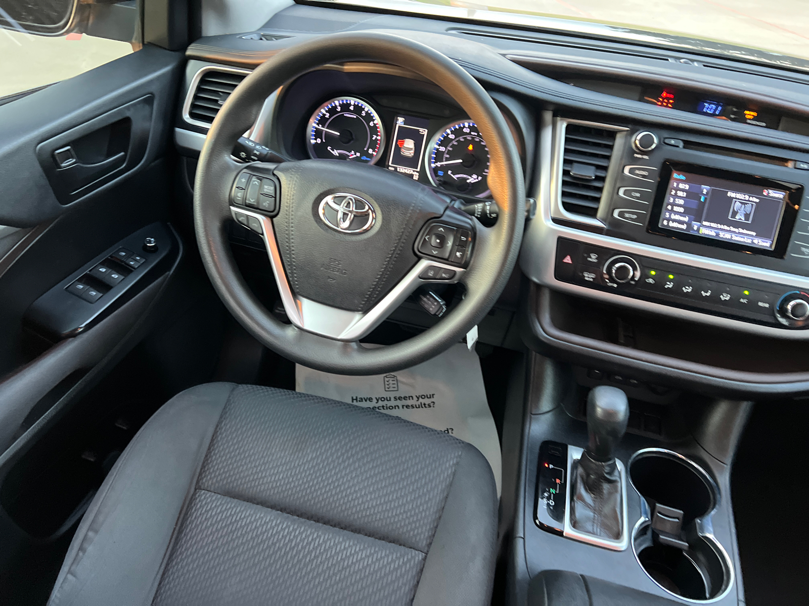 2019 Toyota Highlander LE 14