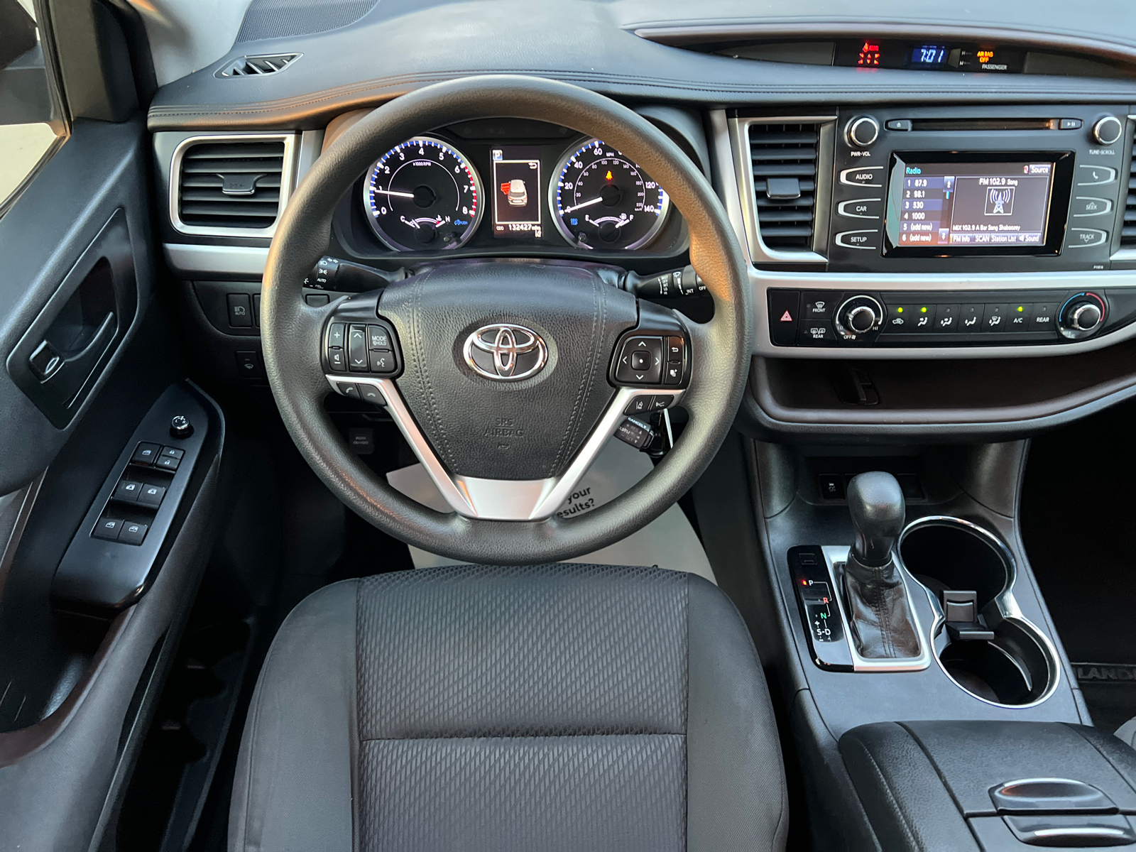 2019 Toyota Highlander LE 17