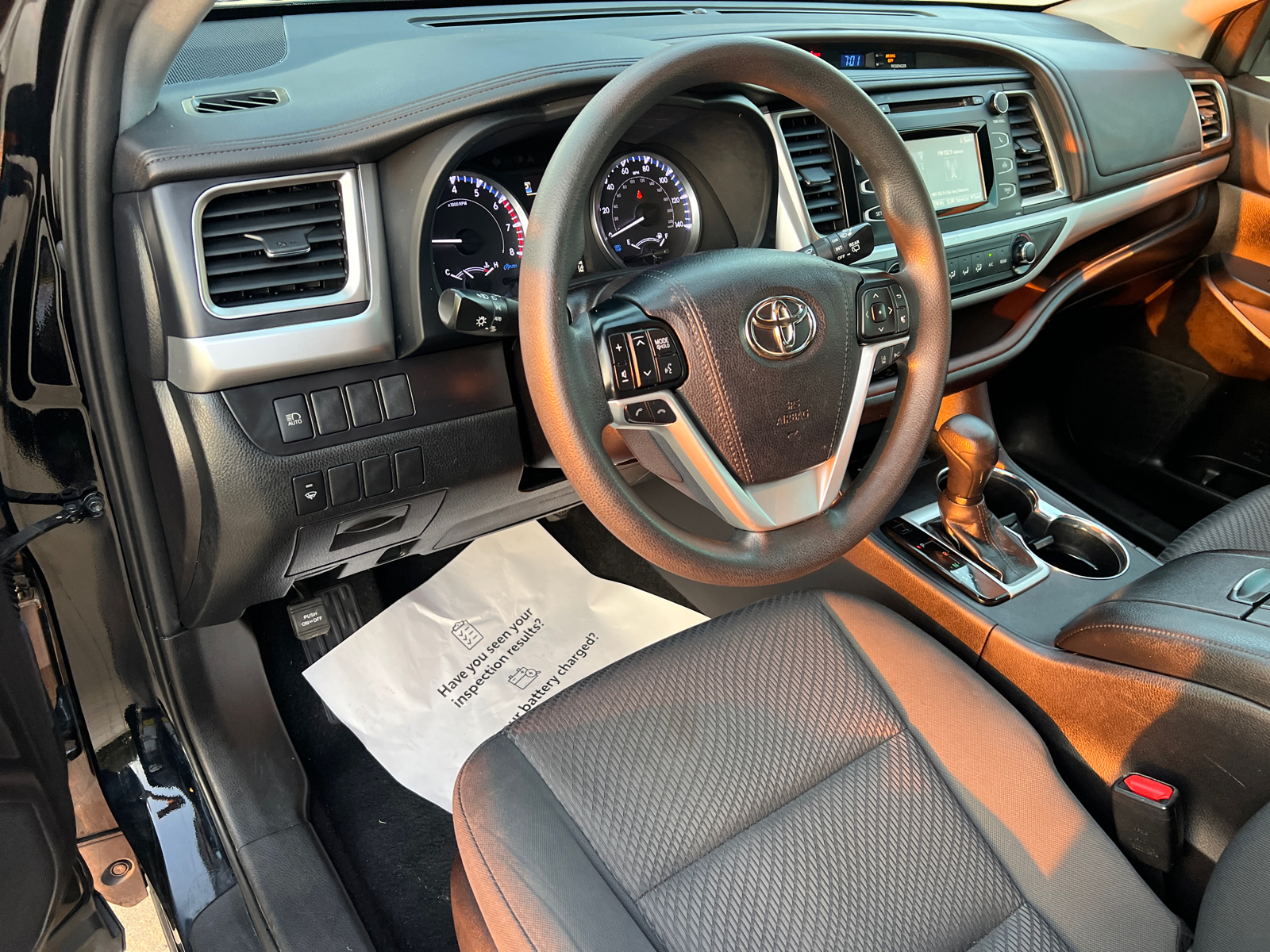 2019 Toyota Highlander LE 18