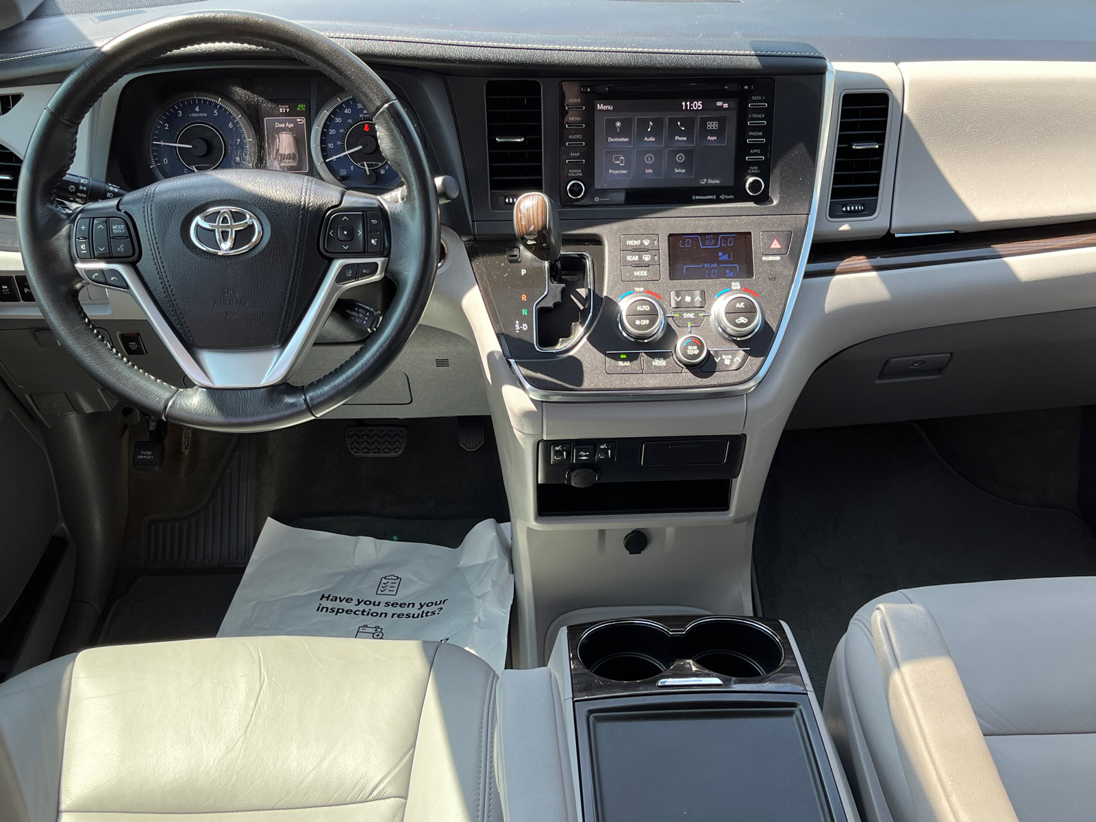 2019 Toyota Sienna XLE 17