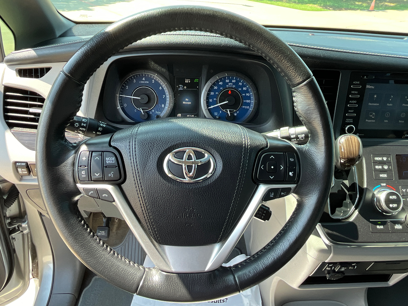 2019 Toyota Sienna XLE 31