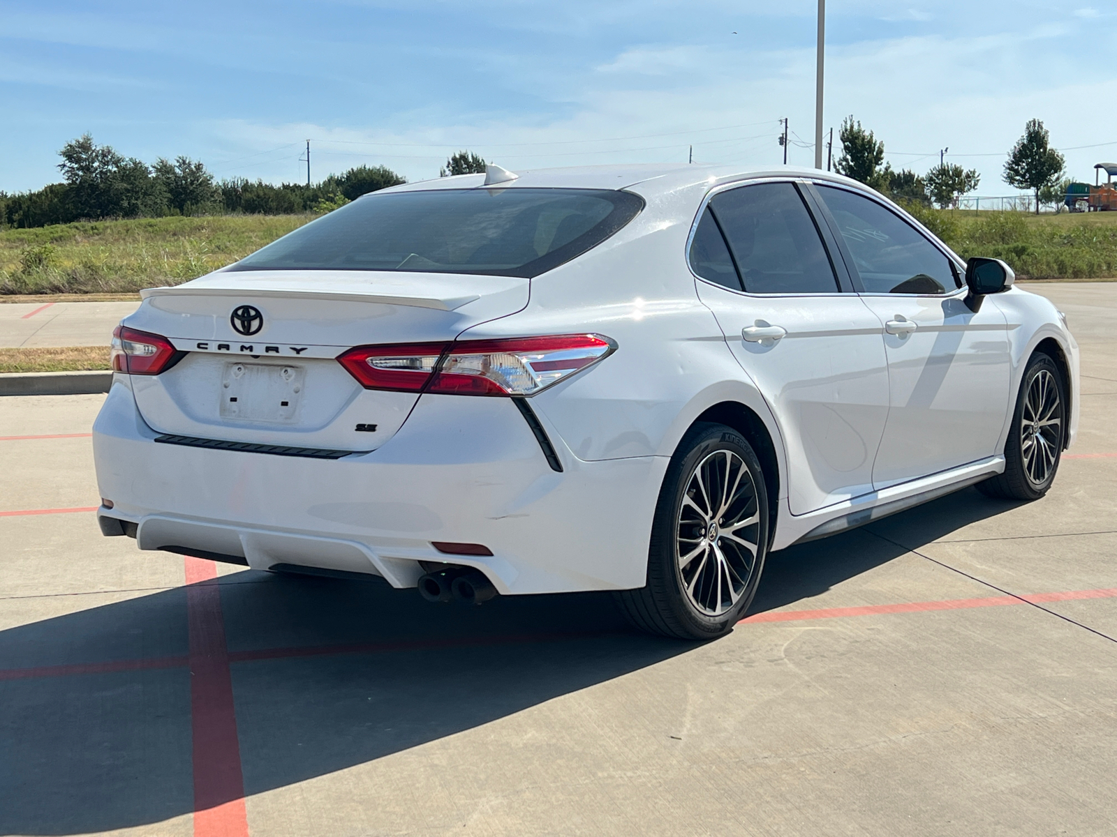 2020 Toyota Camry SE 4