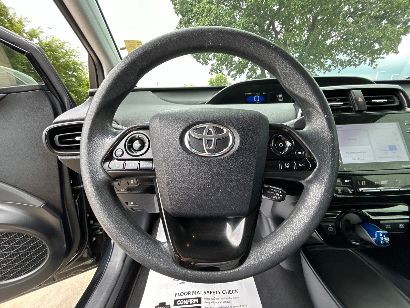 2021 Toyota Prius L 26