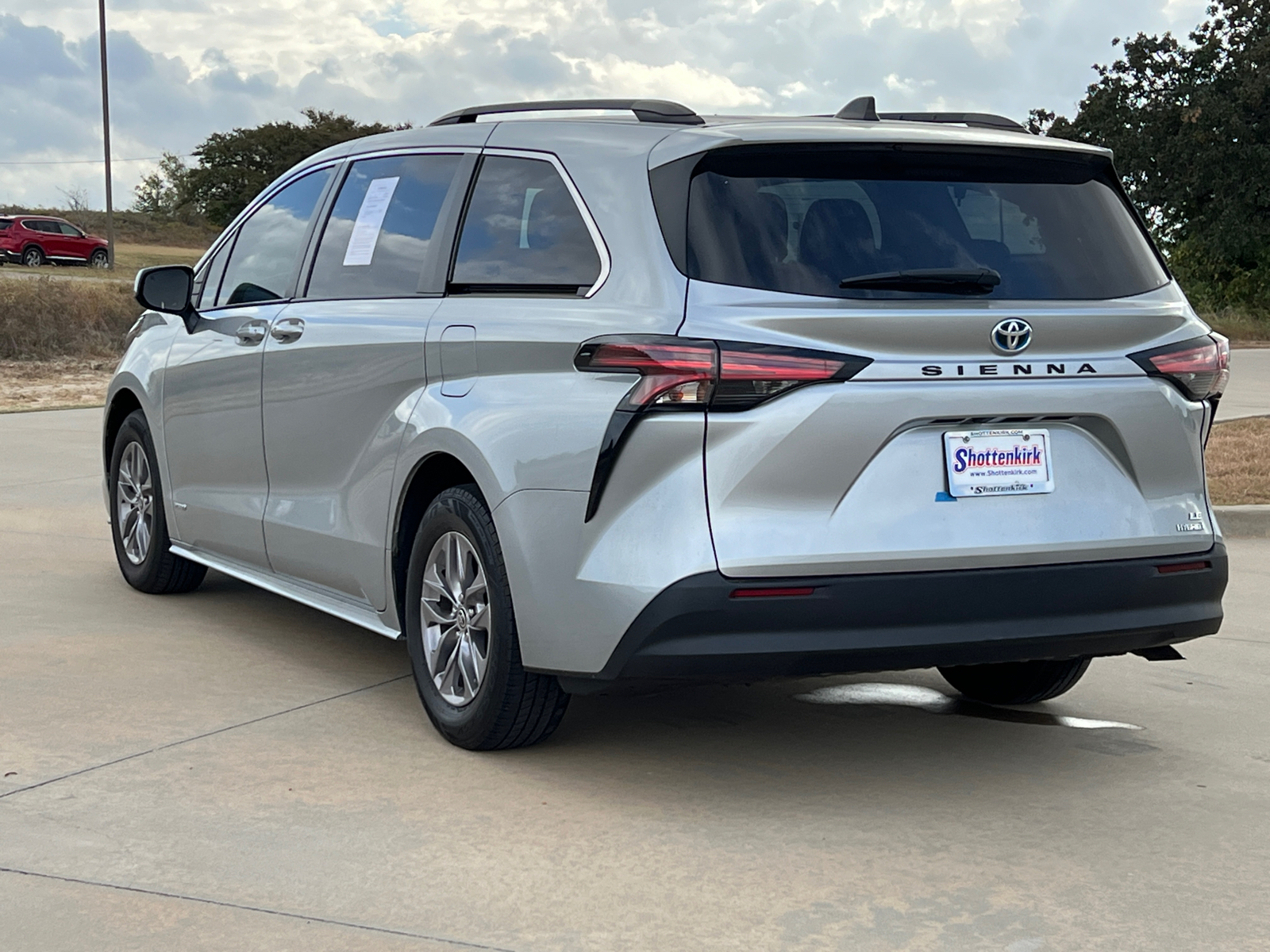 2021 Toyota Sienna LE 4