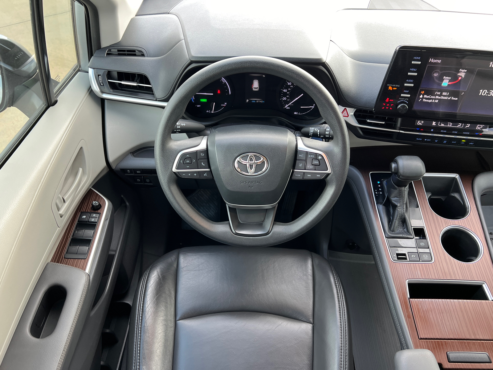 2021 Toyota Sienna LE 18