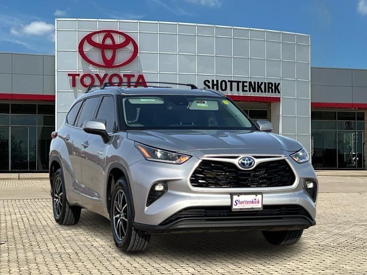 2021 Toyota Highlander Hybrid XLE 1