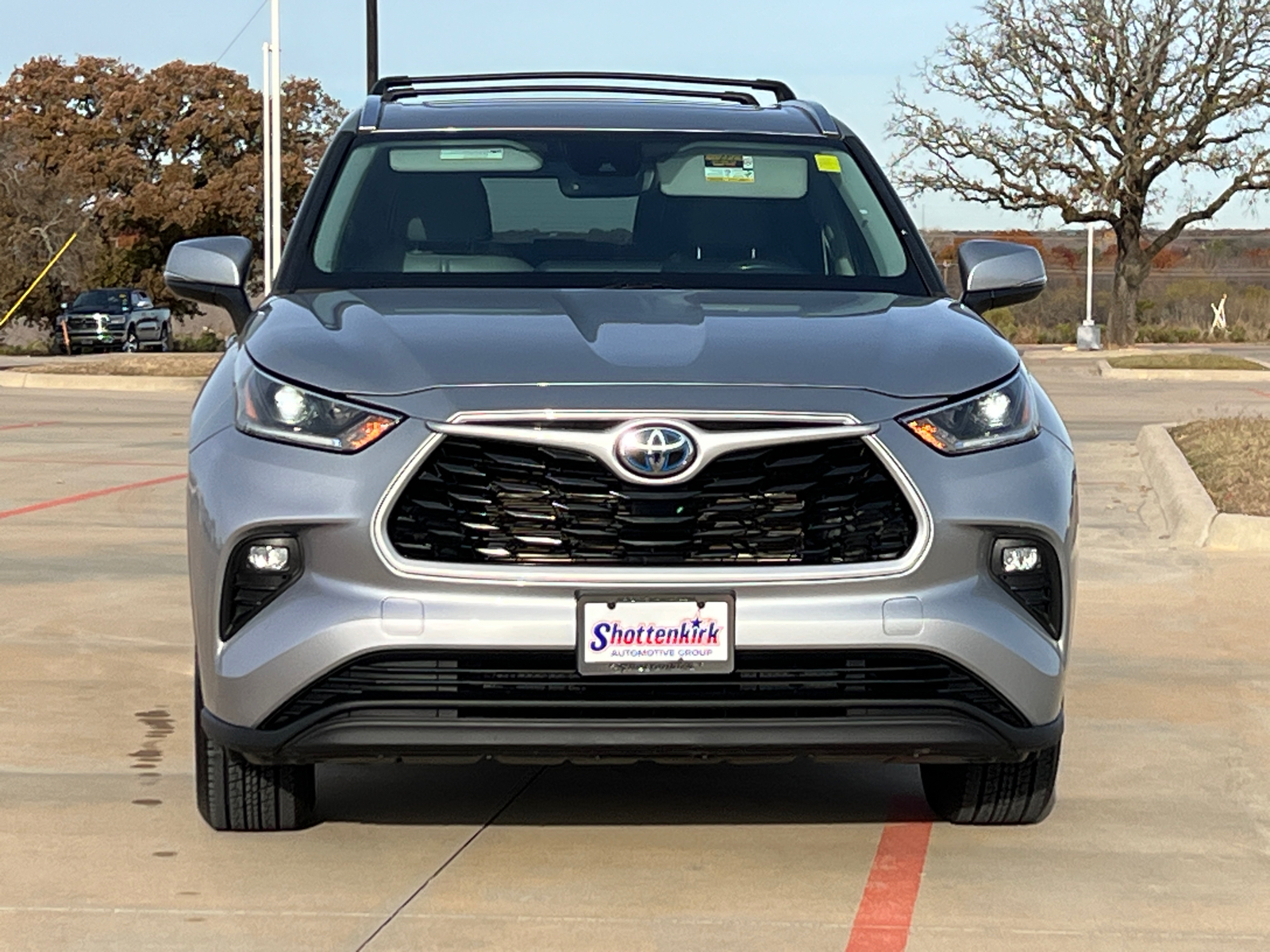 2021 Toyota Highlander Hybrid XLE 2