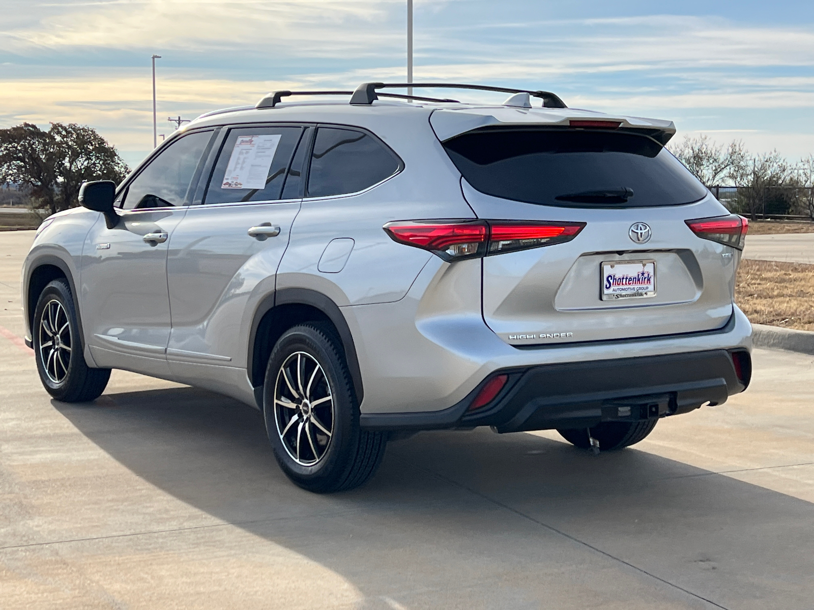 2021 Toyota Highlander Hybrid XLE 4