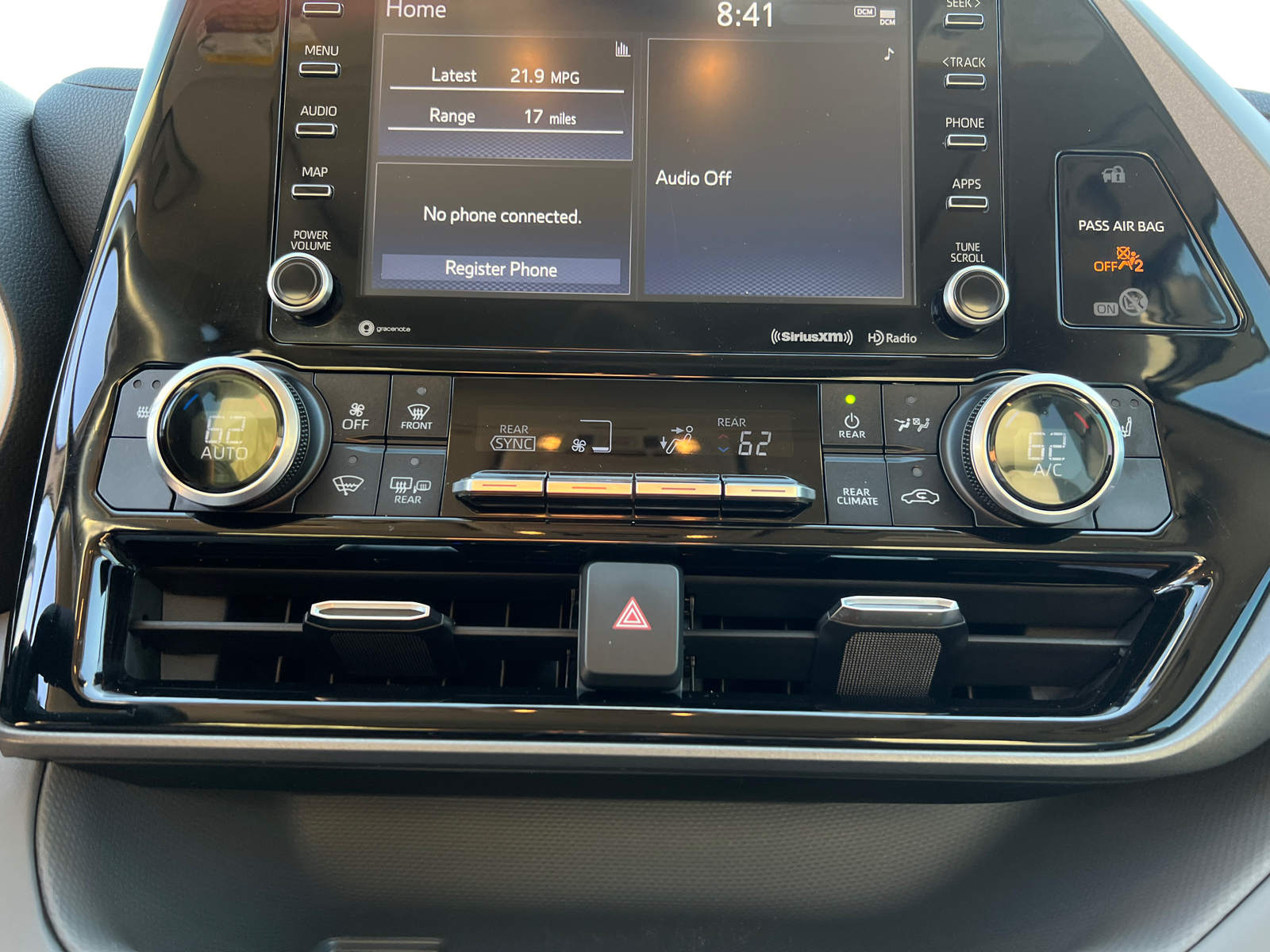 2021 Toyota Highlander XLE 28